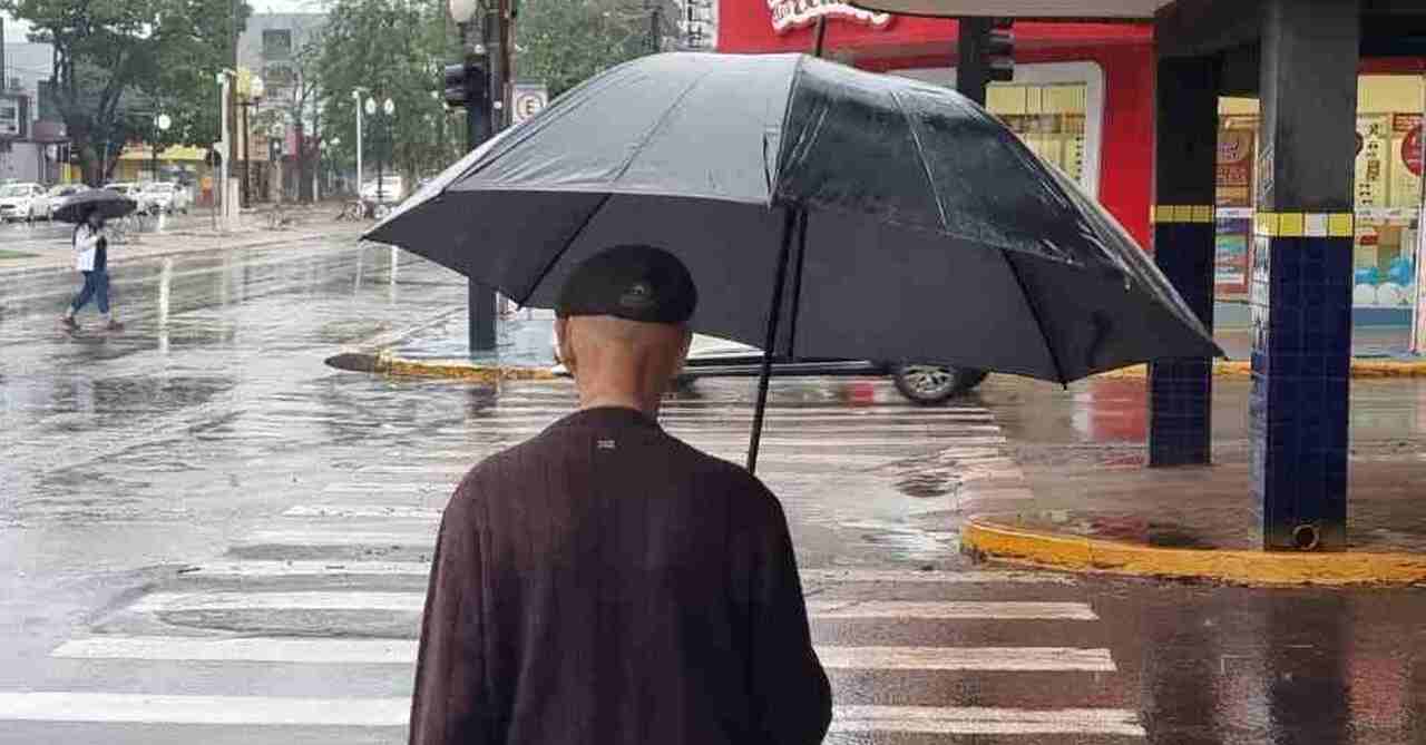 Chuva, garoa, vento, queda de temperatura e ainda enchente